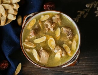 補氣健脾，你想要的這碗湯給你——三七黃芪燉母雞